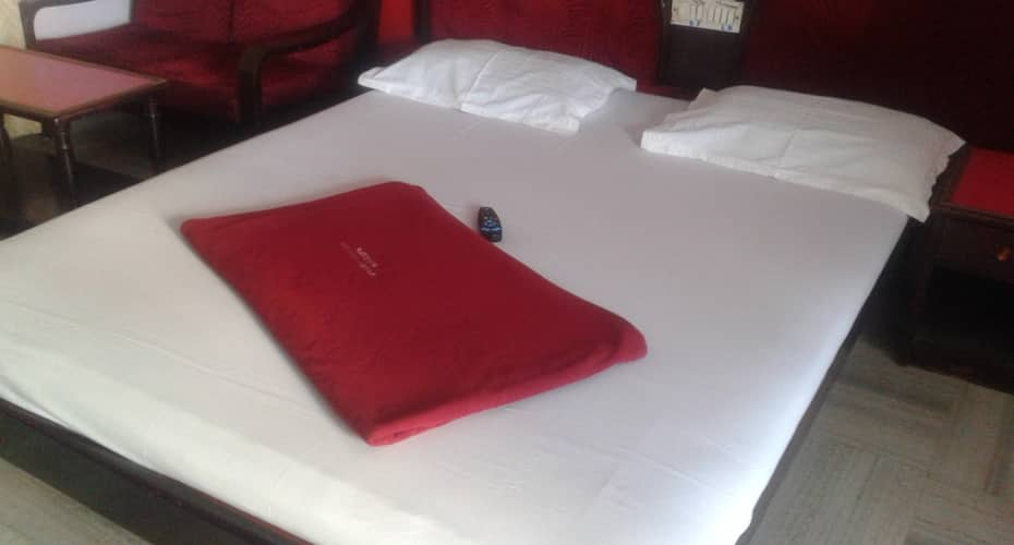 Hotel Naveen Deluxe Lodge, Davangere 1